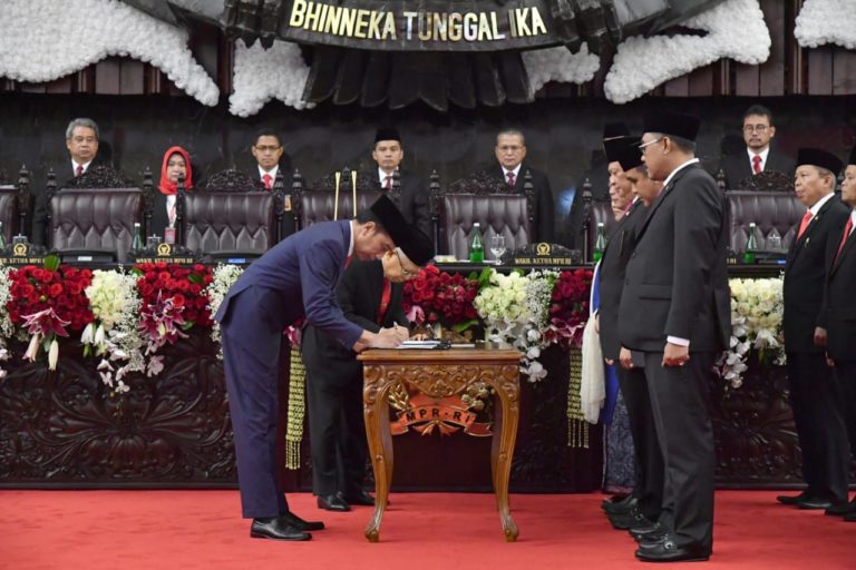 Presiden Joko Widodo dan Wakil Presiden Ma'ruf Amin Dilantik di MPR
