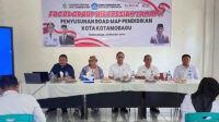 Sekda Sofyan Mokoginta (tengah) membuka FGD tahap II penyusunan road map pendidikan di Kotamobagu.